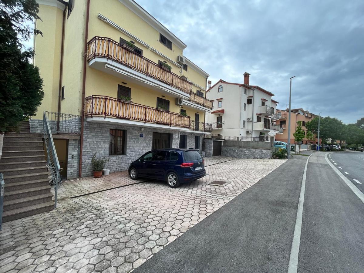 Holiday Apartments Sonne Ровин Екстериор снимка