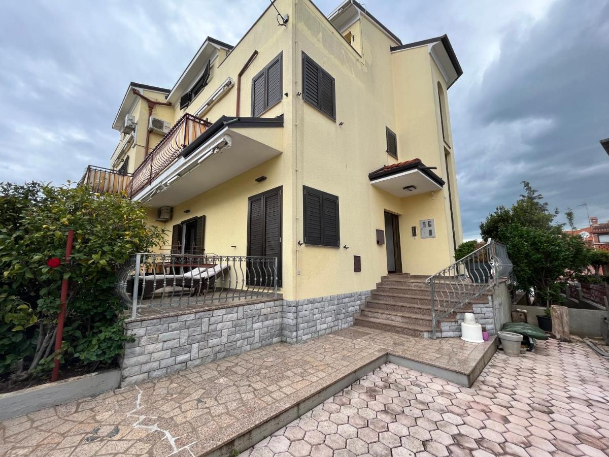 Holiday Apartments Sonne Ровин Екстериор снимка