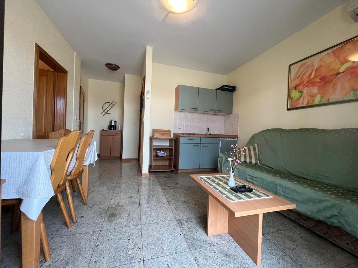 Holiday Apartments Sonne Ровин Екстериор снимка