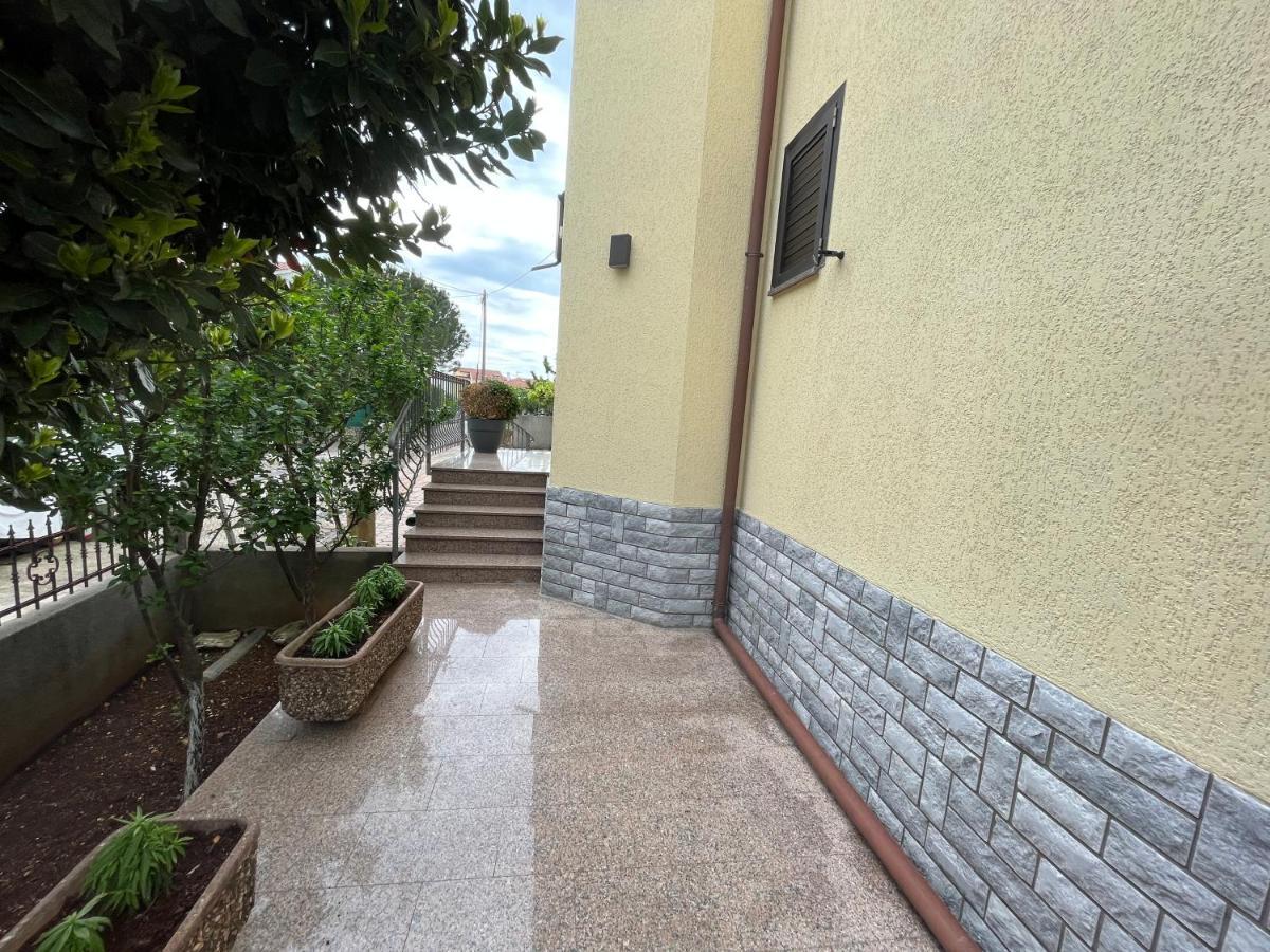 Holiday Apartments Sonne Ровин Екстериор снимка