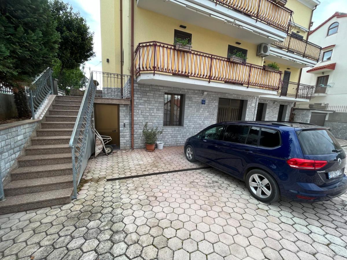 Holiday Apartments Sonne Ровин Екстериор снимка
