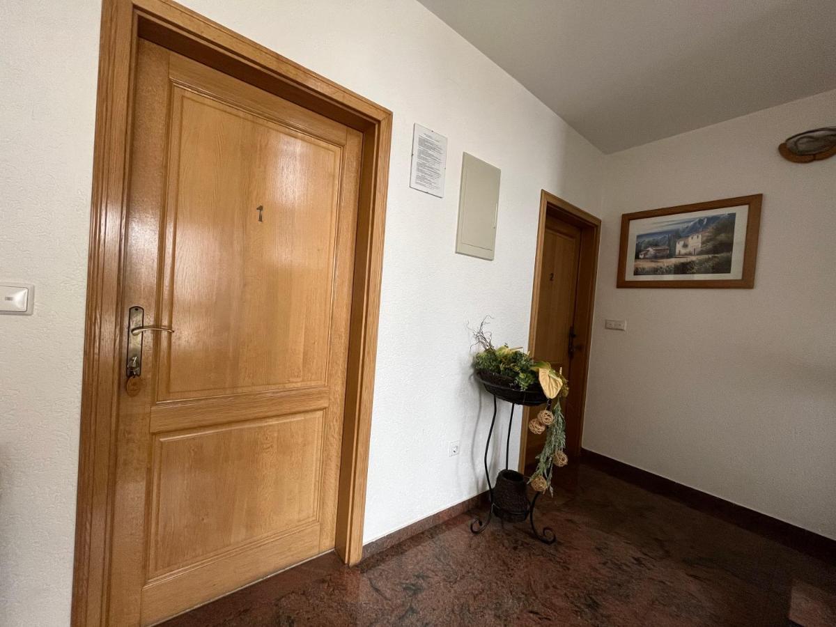 Holiday Apartments Sonne Ровин Екстериор снимка