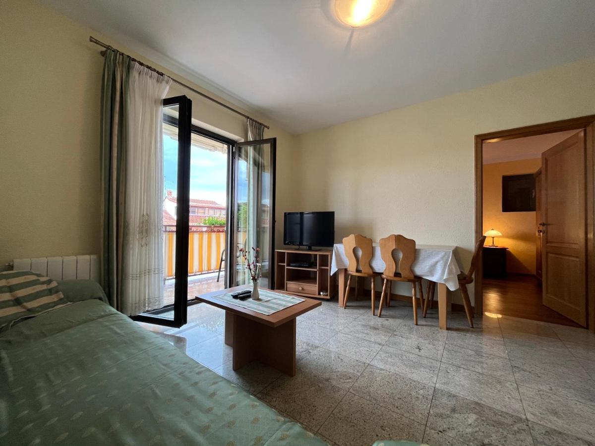 Holiday Apartments Sonne Ровин Екстериор снимка