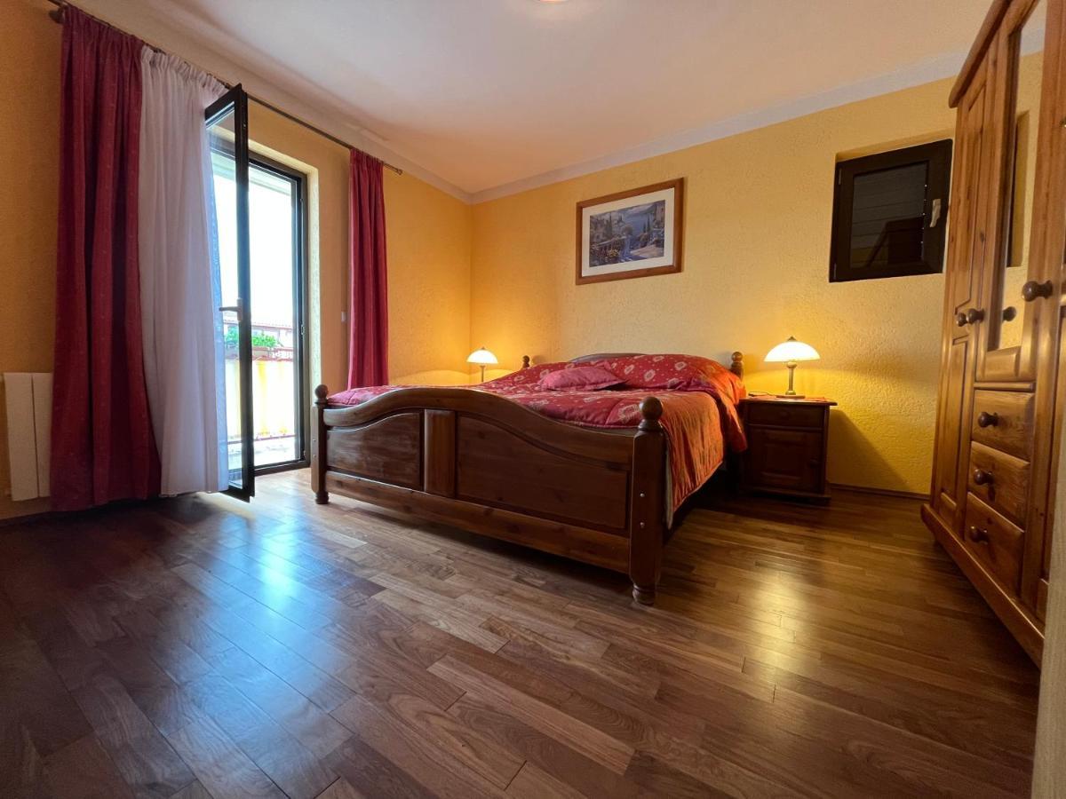 Holiday Apartments Sonne Ровин Екстериор снимка