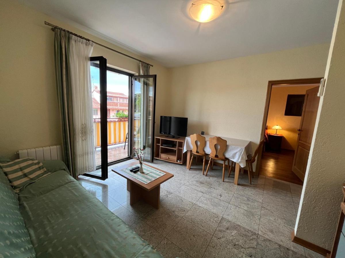 Holiday Apartments Sonne Ровин Екстериор снимка