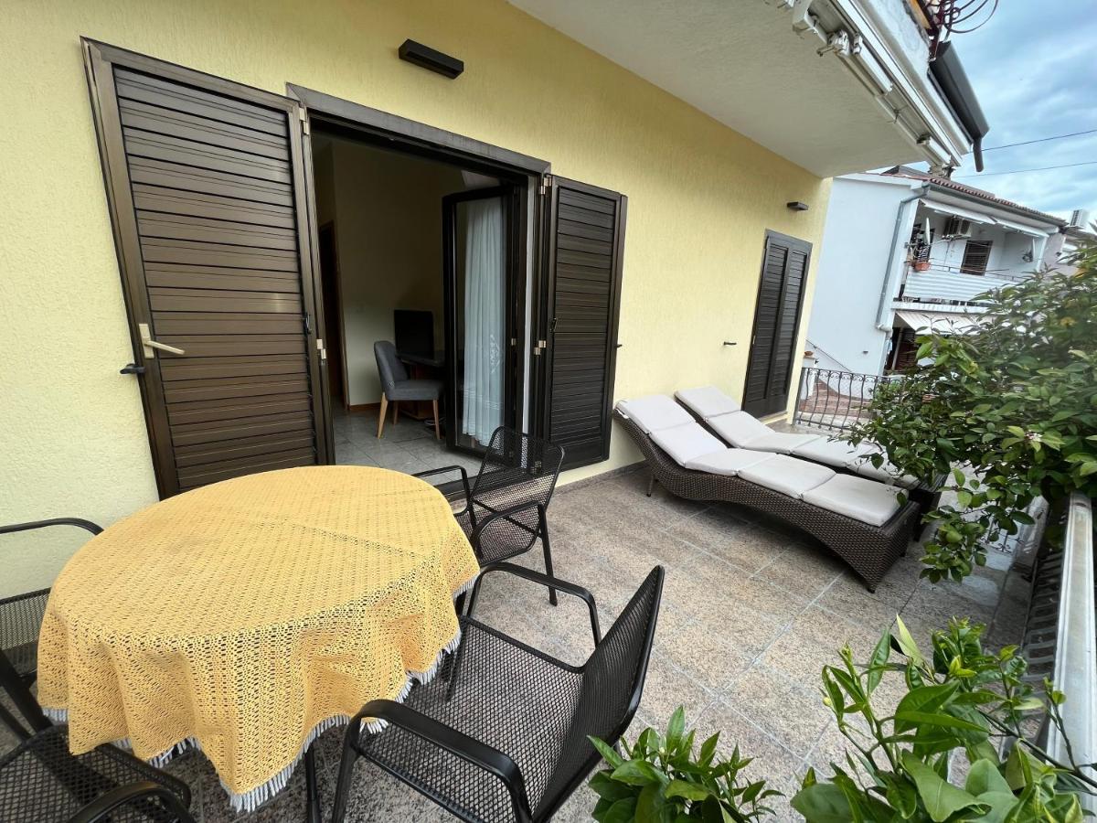Holiday Apartments Sonne Ровин Екстериор снимка