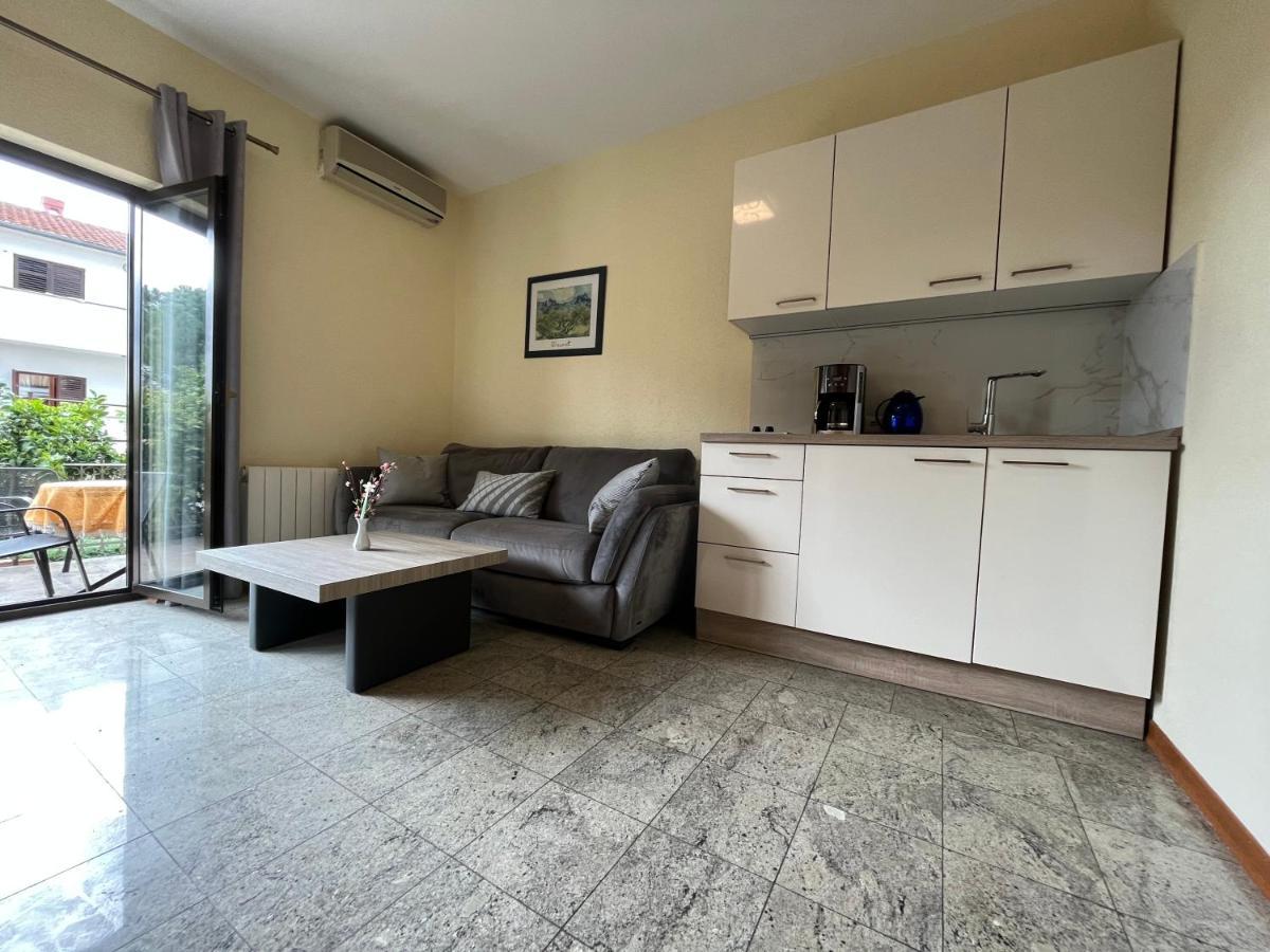 Holiday Apartments Sonne Ровин Екстериор снимка